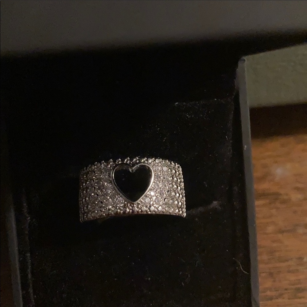 Really cute silver ring - Picture 2 of 3